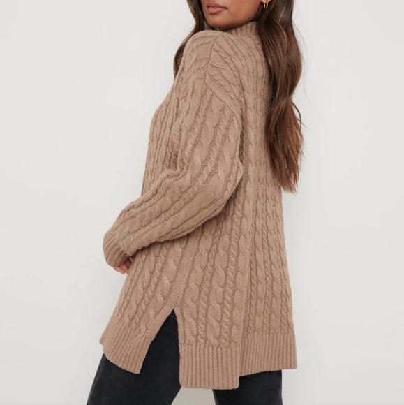 NWT Pretty Lavish Oversized Sweater - Picture 2 of 3